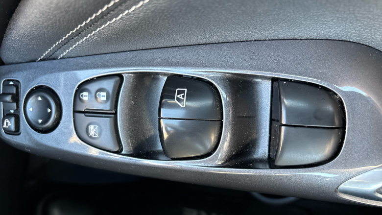 Nissan Juke 1.0 DiG-T 114 N-Connecta 5dr Petrol Hatchback